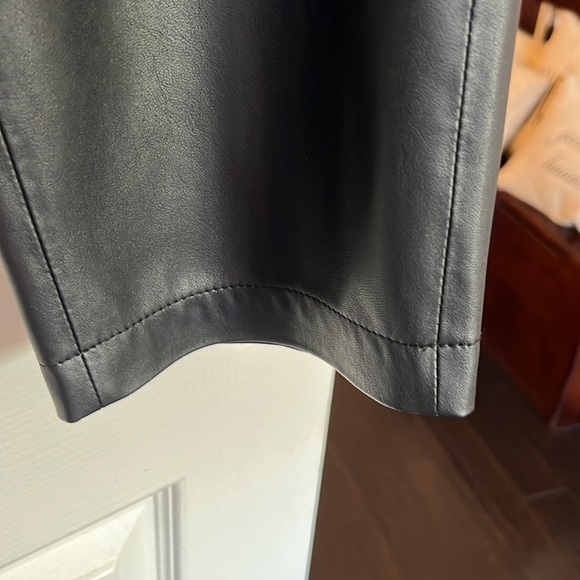 Faux leather black pants - Picture 4 of 5
